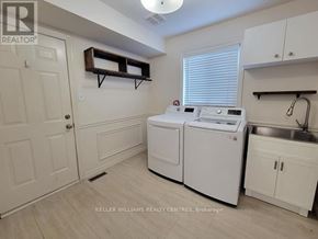 Barrie (Northwest) apartment for rent - A small laundry room with a washer and dryer.