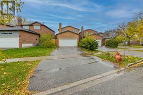 Vaughan (Crestwood-Springfarm-Yorkhill) apartment for rent - A residential street with houses on both sides and a driveway in the foreground.
