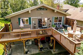 Blue Mountains apartment for rent - A house with a deck and a grill.