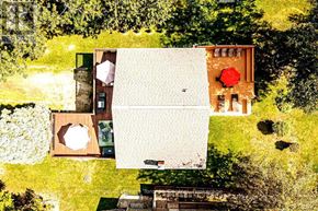 Blue Mountains apartment for rent - A house with a red octagonal object on the roof.