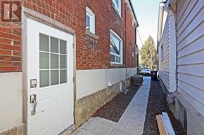 Toronto (Weston) apartment for rent - Source URL: https://ddfcdn.realtor.ca/listing/TS639104135423970000/reb82/highres/2/w12933532_2.jpg