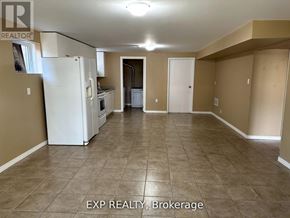 Barrie (Innis-Shore) apartment for rent - A kitchen area with a refrigerator, microwave, and oven.