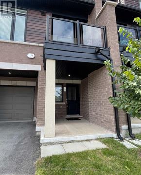 Hamilton (Lakeshore) townhouse for rent - A house with a garage and a balcony.