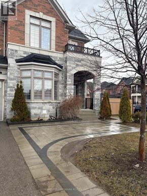 East Gwillimbury (Holland Landing) apartment for rent - A large house with a stone facade and a large front yard.