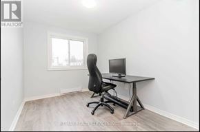 Oshawa (Lakeview) townhouse for rent - A room with a desk and a computer chair.