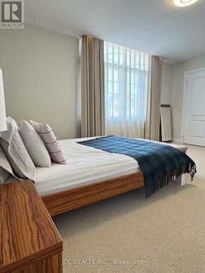 Newmarket (Stonehaven-Wyndham) apartment for rent - A bedroom with a bed, pillows, and a blanket.