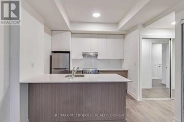 Toronto (Beechborough-Greenbrook) townhouse for rent - A modern kitchen with a sink and a refrigerator.