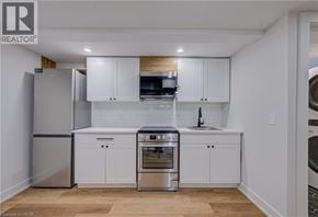 Cambridge apartment for rent - A room with a window and wooden flooring.