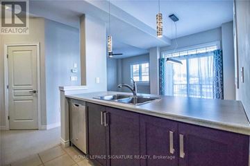 Hamilton (Stoney Creek Mountain) townhouse for rent - A kitchen with purple cabinets and a sink.