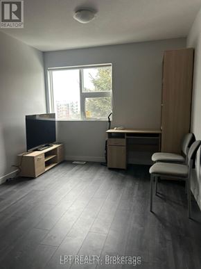 Waterloo townhouse for rent - A living room with a grey floor and a large window.