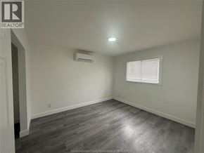 Windsor apartment for rent - A room with a grey floor and a window with blinds.