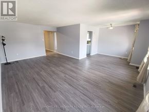 Toronto (Tam O'shanter-Sullivan) apartment for rent - A spacious room with wooden flooring and white walls, likely for sale.