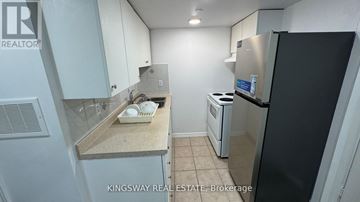 Richmond Hill (Oak Ridges Lake Wilcox) apartment for rent - A kitchen with a refrigerator, dishwasher, and microwave.