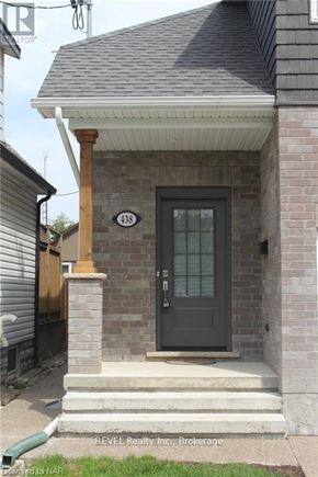 Welland (Lincoln/Crowland) apartment for rent - A house with the number 438 on the front door.