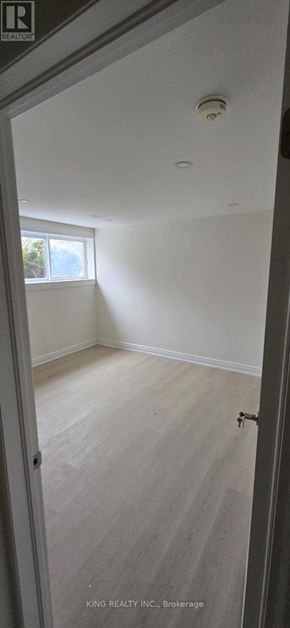 Brampton (Credit Valley) apartment for rent - A room with a window and a white ceiling.
