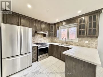 Brampton (Brampton North) apartment for rent - A kitchen with a refrigerator, oven, and sink.