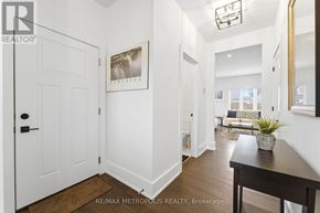 Welland (Lincoln/Crowland) apartment for rent - A hallway with a white door and a framed picture on the wall.