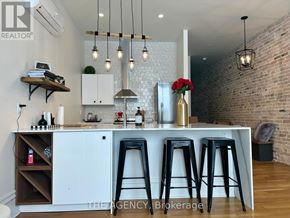 Brant (Paris) townhouse for rent - A bar area with a white counter and black stools.