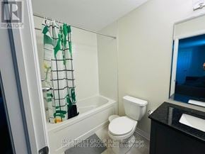 Oakville (Go Glenorchy) townhouse for rent - A small bathroom with a toilet, sink and shower.
