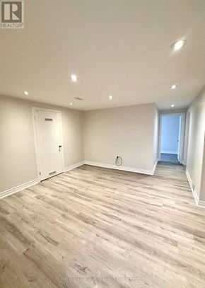 Newmarket (Central Newmarket) apartment for rent - A room with wooden flooring and white walls.