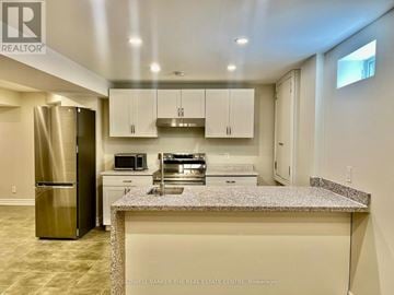 Richmond Hill (Westbrook) apartment for rent - A kitchen with granite countertops and stainless steel appliances.