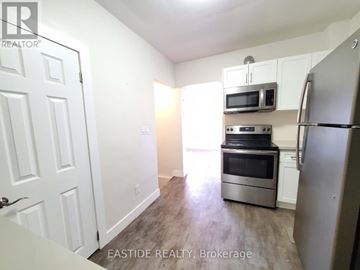 Toronto (Danforth) apartment for rent - A kitchen with a refrigerator, microwave, and oven.