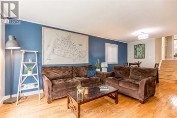 Barrie (Sunnidale) apartment for rent - A living room with brown couches and a blue wall.