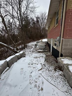 Toronto (Highland Creek) apartment for rent - A snow-covered path leads to a house.