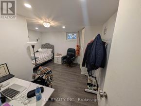 Richmond Hill (Crosby) apartment for rent - A room with a bed, desk, and chair.