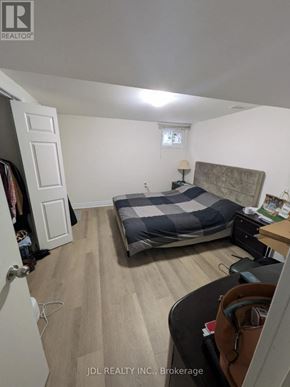 Richmond Hill (Crosby) apartment for rent - A bedroom with a bed, desk, and chair.