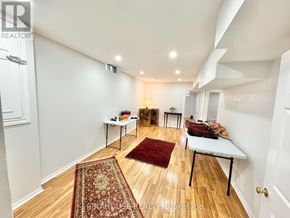 Richmond Hill (Devonsleigh) apartment for rent - A room with a rug on the floor and a table with a lamp on it.