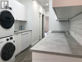 Toronto (Dovercourt-Wallace Emerson-Junction) apartment for rent - A laundry room with a washer and dryer.