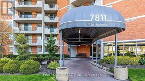 Markham (Thornhill) condo for rent - The entrance to apartment building 7811 The Summit.