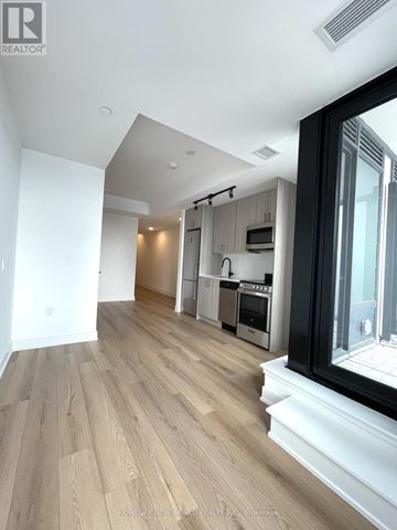 Toronto (Dovercourt-Wallace Emerson-Junction) condo for rent - A spacious kitchen with wooden flooring and modern appliances.