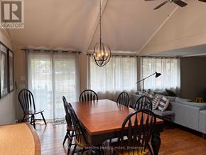 Blue Mountains apartment for rent - A dining room with a wooden table and chairs.