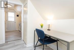 Ottawa apartment for rent - A room with a desk and a chair.