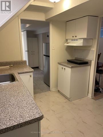Bradford West Gwillimbury (Bradford) apartment for rent - A kitchen with a granite counter top and white cabinets.