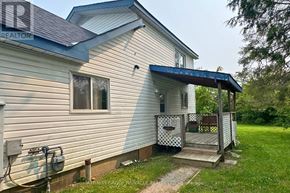 Kawartha Lakes (Lindsay) apartment for rent - A house with a porch and a covered entrance.