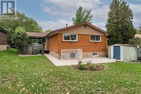 Hamilton (Westcliffe) apartment for rent - A house with a brown brick exterior and a white fence.