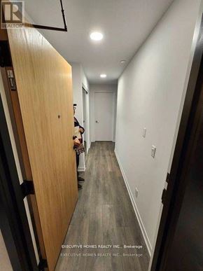 Vaughan (Beverley Glen) condo for rent - Source URL: https://ddfcdn.realtor.ca/listing/TS639112453053270000/reb82/highres/4/n12970494_2.jpg