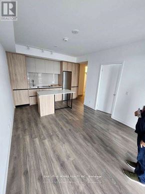 Vaughan (Beverley Glen) condo for rent - Source URL: https://ddfcdn.realtor.ca/listing/TS639112453053270000/reb82/highres/4/n12970494_3.jpg