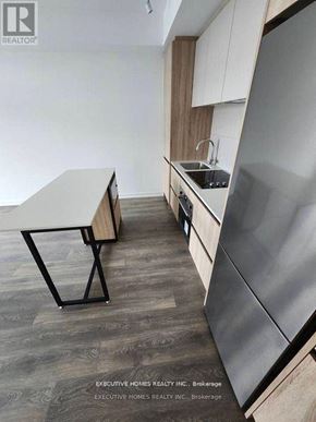 Vaughan (Beverley Glen) condo for rent - Source URL: https://ddfcdn.realtor.ca/listing/TS639112453053270000/reb82/highres/4/n12970494_5.jpg