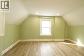 London apartment for rent - Source URL: https://ddfcdn.realtor.ca/listing/TS639112464719970000/reb14/highres/8/40818458_2.jpg