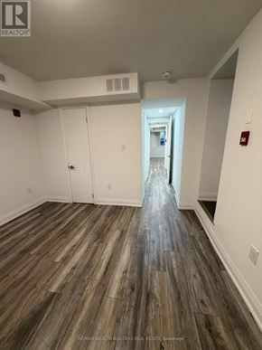 Toronto (Moss Park) multi-family for rent - Source URL: https://ddfcdn.realtor.ca/listing/TS639112504671630000/reb82/highres/0/c12971380_3.jpg