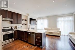 Markham (Wismer) townhouse for rent - Source URL: https://ddfcdn.realtor.ca/listing/TS639112507734770000/reb82/highres/2/n12971382_5.jpg