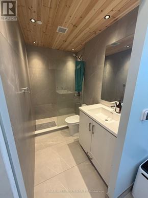Vaughan (Vaughan Corporate Centre) condo for rent - Source URL: https://ddfcdn.realtor.ca/listing/TS639112524576500000/reb82/highres/8/n12971648_2.jpg