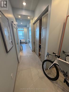 Vaughan (Vaughan Corporate Centre) condo for rent - Source URL: https://ddfcdn.realtor.ca/listing/TS639112524576500000/reb82/highres/8/n12971648_4.jpg