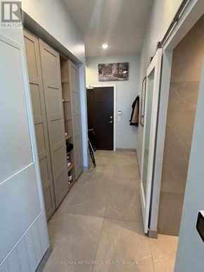 Vaughan (Vaughan Corporate Centre) condo for rent - Source URL: https://ddfcdn.realtor.ca/listing/TS639112524576500000/reb82/highres/8/n12971648_5.jpg