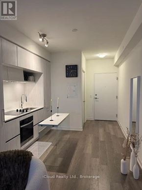 Richmond Hill condo for rent - Source URL: https://ddfcdn.realtor.ca/listing/TS639112896847530000/reb82/highres/4/n12971784_2.jpg