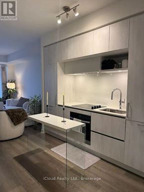 Richmond Hill condo for rent - Source URL: https://ddfcdn.realtor.ca/listing/TS639112896853900000/reb82/highres/4/n12971784_3.jpg